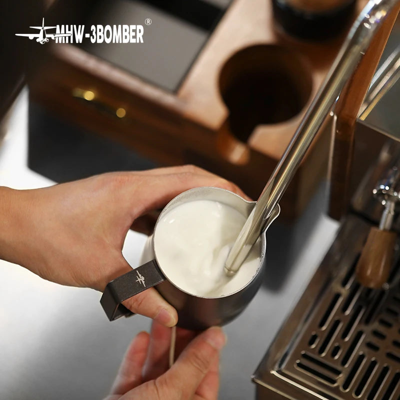 MHW 3BOMBER 350Ml 450Ml Art Coffee Milk Foam Jug Espresso Steam Milk Pitcher Barista Steaming Pitcher Professional Cafe Tools
